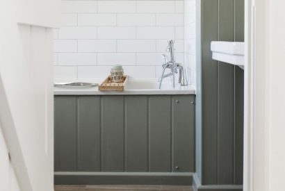 A bathroom at Heartview Cottage, Cotswolds