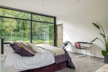 A super king sized bedroom at The Bridge House, Hampshire