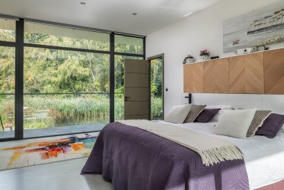 A super king sized bedroom at The Bridge House, Hampshire