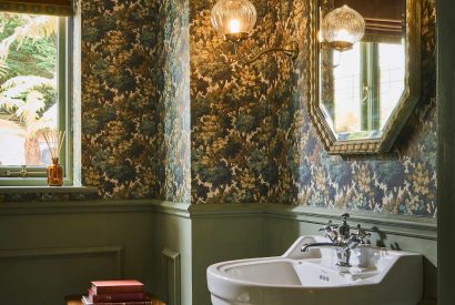 A bathroom at Ty Culfor, Anglesey