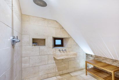 A bathroom at Preedy's Cottage, Cotswolds