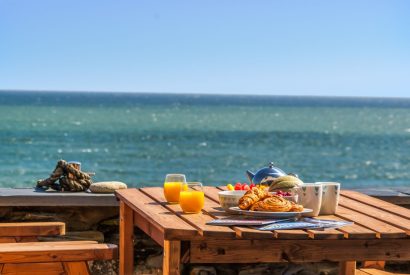 Outdoor dining at Lightkeepers Cottage, Cornwall