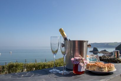 Outdoor dining at Lightkeepers Cottage, Cornwall