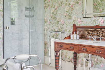A bathroom at North Wessex Manor, Oxfordshire