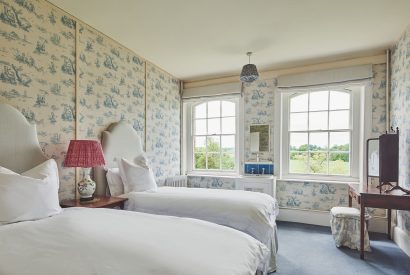 A twin bedroom at North Wessex Manor, Oxfordshire