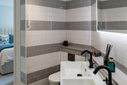 The bathroom at Ocean Eyes, Devon