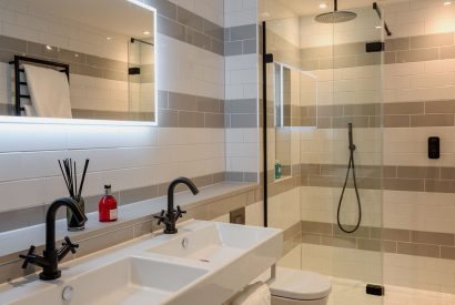 The bathroom at Ocean Eyes, Devon