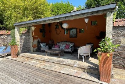 Outdoor entertaining space at Chulmleigh Manor, Devon