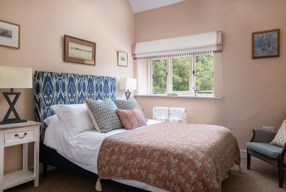 A king size bedroom at Wyvern House, Shropshire