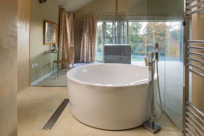 An en-suite bathroom at Southwoods, Hampshire