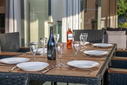 Outdoor dining at Southwoods, Hampshire