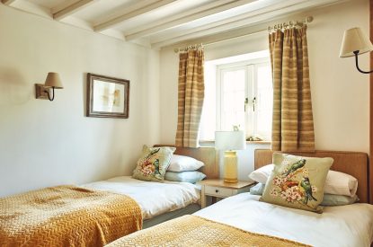 A twin bedroom at The Luxury Barn, Peak District