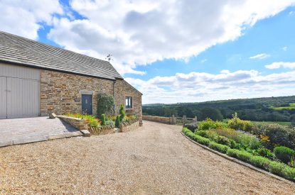 The exterior of Horseshoe House, Peak District
