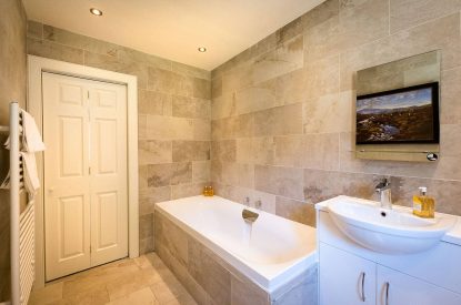 A bathroom at The Hunter's Lodge, Loch Lomond