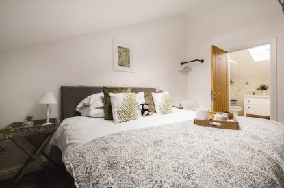 A bedroom at Luxury Penthouse, Cotswolds