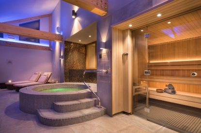 The hot tub and sauna at Twitchers Cottage, Lake District