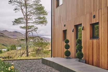 The exterior of Munro Cabin, Loch Lomond