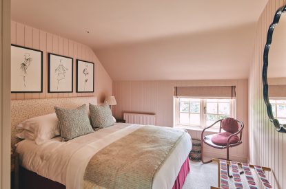 A bedroom at Bridlepath Cottage, North Wessex Downs