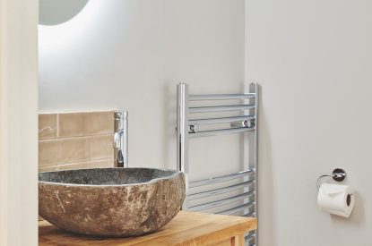 A bathroom at Middle Tumble Cottage, Shropshire Hills