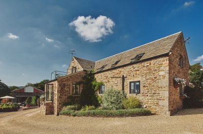 The exterior of Horseshoe House, Peak District