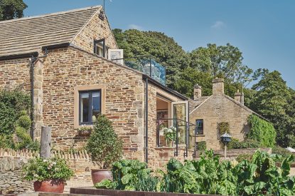 The exterior of Horseshoe House, Peak District