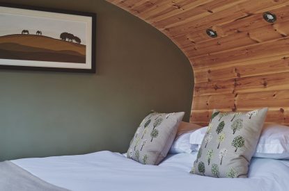 The bed at Owls Cabin, Peak District