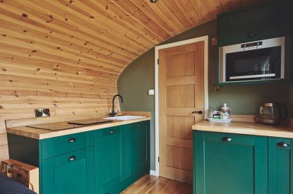 The kitchen at Owls Cabin, Peak District