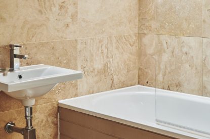 The bath tub at Green Pastures Cottage, Peak District