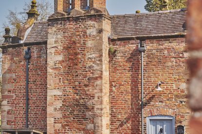 exterior - Lakeside Cottage - Cheshire cottages