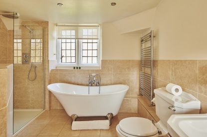 bathroom - Lakeside Cottage - Cheshire cottages