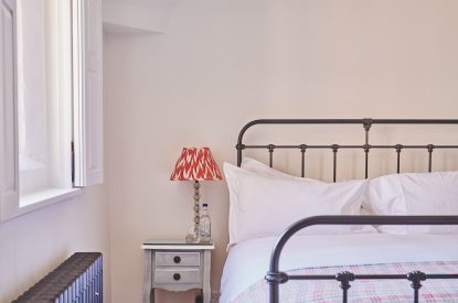 bedroom7 - Lakeside Cottage - Cheshire cottages