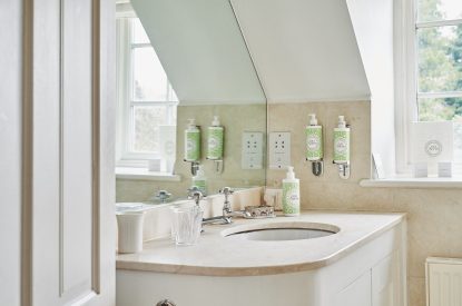 A bathroom at Wordsworth Cottage, Cotswolds