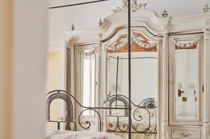 A double bedroom at Milton Cottage, Cotswolds