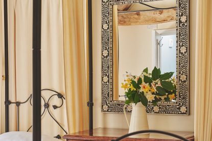 A twin bedroom at Milton Cottage, Cotswolds