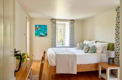 A bedroom at Dartington Cottage, Devon