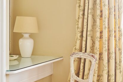 A twin bedroom at Blake Cottage, Cotswolds