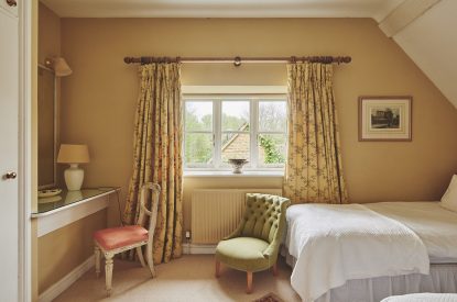 A twin bedroom at Blake Cottage, Cotswolds