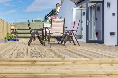 A outdoor dining table at Yr Hafan, Llyn Peninsula