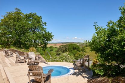A hot tub at Buckfast Cottage, Devon