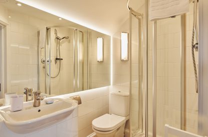 A bathroom at Coastal Manor Retreat, Hampshire