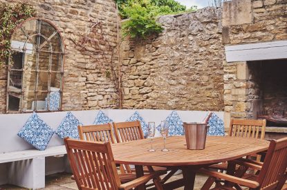 The outdoor dining area at Crooked Cottage, Cotswolds