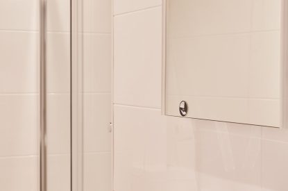A bathroom at Crooked Cottage, Cotswolds