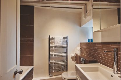 A bathroom at Crooked Cottage, Cotswolds