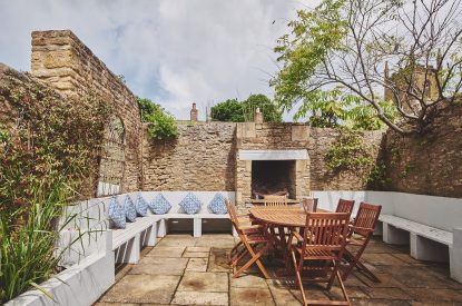 The outdoor dining area at Crooked Cottage, Cotswolds