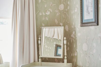 A bedroom at Donne Cottage, Cotswolds