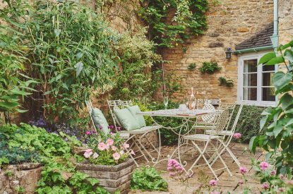 The outdoor dining table at Church View Cottage, Cotswolds