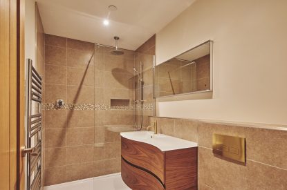 A bathroom at Upper Tumble Cottage, Shropshire Hills