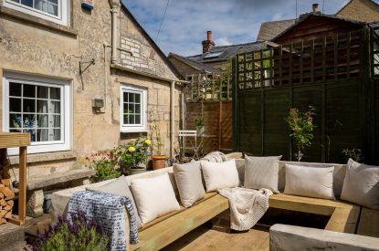 garden - Wellie Boot Cottage, cotswold cottages