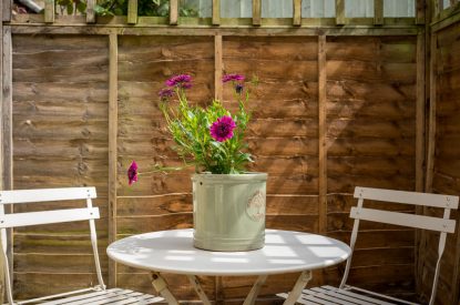garden - Wellie Boot Cottage, cotswold cottages