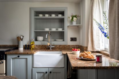 kitchen - Wellie Boot Cottage, cotswold cottages